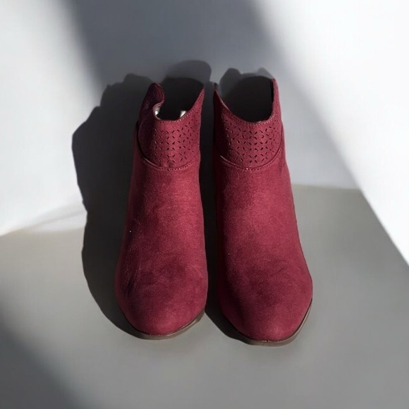 🌻NEW Violet & Red "Jackson" Burgundy Lazer Cut Topline Ankle Boots Size 7.5 - Picture 4 of 10